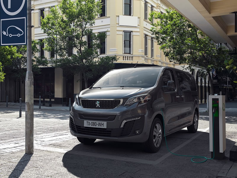  Peugeot e-Traveller Standard 0Kw Business 4p S/S Novo